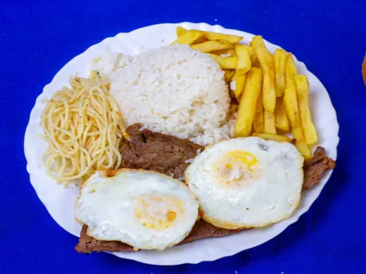 Bife a cavalo do Restaurante do Baleia